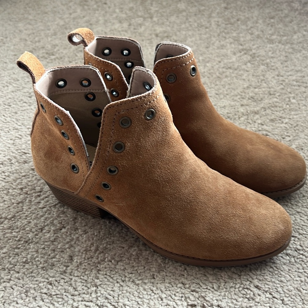 Skechers Lasso Block Heel Booties